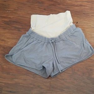 a:glow maternity shorts size large
